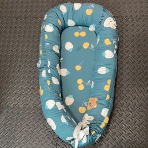 Baby lounger baby nest